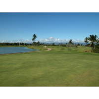 The finishing hole on the C side at Hawaii Prince Golf Club is an ideal risk-reward par 5.