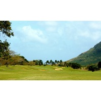 Puakea Golf Club's par-5 11th hole plays straight out towards the ocean.