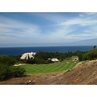 The finishing hole at Mauna Kea Golf Course affords a great view of the clubhouse and the Pacific Ocean.